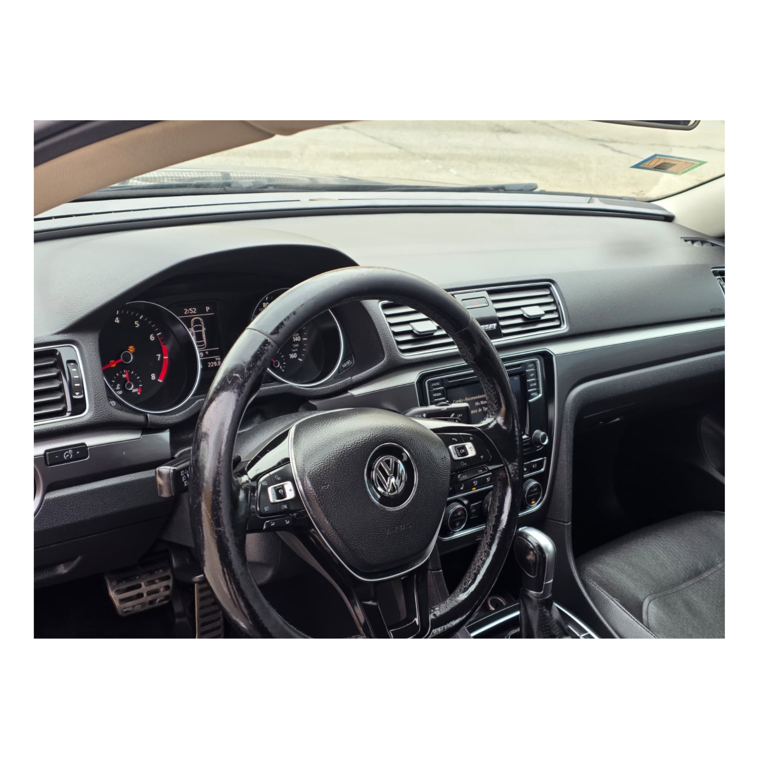 Volkswagen Passat Red Line - Image 6
